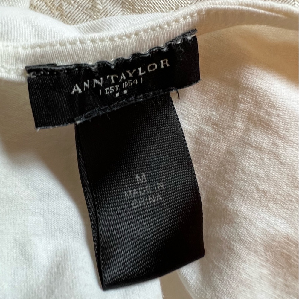 Ann Taylor Women’s Sleeveless Ruffle Top Cream off White - Picture 3 of 4